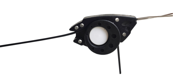 Зажим обеспечивает максимально надежное крепление для  FTTH кабеля. Разработан специально для FTTH DROP кабеля с диэлектрическим несущим элементом.